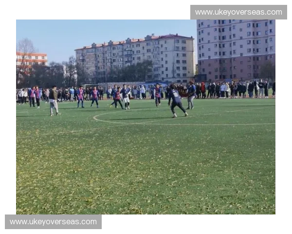 聚焦耐克校园足球联赛决赛激情上演点燃青年绿茵梦想新篇章序曲启